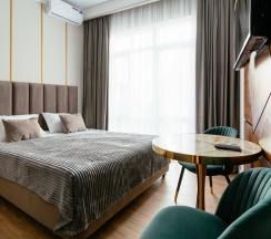 Cтудия с балконом в House