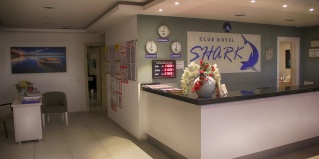 Битез: Отель Club Shark Hotel