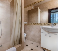 4-местная комната стандарт в Miracle&N