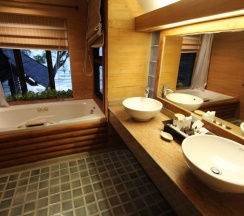Вилла c 1 комнатой с балконом и рядом с пляжем в Sunset Park Resort and Spa