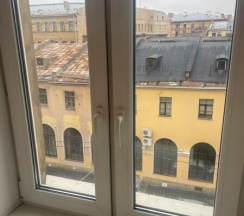 Стандартная двухместная комната с 1 кроватью, с общей ванной комнатой и видом на город в Мир