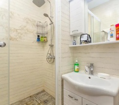 Апартаменты c 1 комнатой с балконом и рядом с пляжем в Апартаменты Apartment on Primorskaya