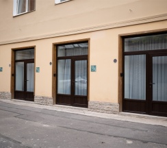 Апартаменты с двумя кроватями, кухней-гостиной  и отдельным входом в Двенадцать