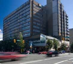 Четырёхместный номер Standard в Sandman Hotel Vancouver Downtown