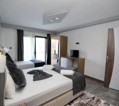 Трёхместный номер Standard в Fontana Hotel