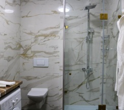 Четырёхместный номер Premium с красивым видом из окна в Golden Park