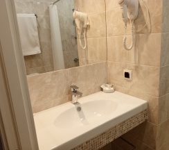 СТАНДАРТНЫЙ ДВУХМЕСТНЫЙ НОМЕР С ДОПОЛНИТЕЛЬНОЙ КРОВАТЬЮ в Петербург