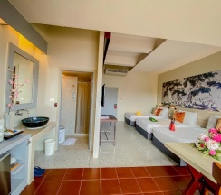 Трёхместный номер Family в Sino House Phuket Hotel