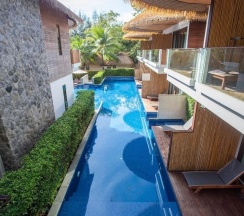 Номер Deluxe с балконом и с видом на бассейн в Tup Kaek Sunset Beach Resort