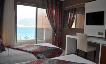 Двухместный номер Standard с видом на озеро двуспальная кровать в Point Beach Hotel