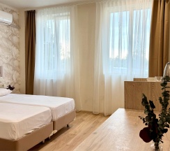 Семейный двухкомнатный без балкона вид на парк в Черноморец