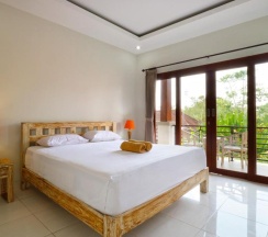 Двухместный номер Deluxe с видом на сад двуспальная кровать в Avisara Villa & Guest House
