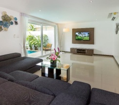 Вилла с 4 комнатами с балконом в Tropicana Pool Villa