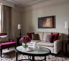 Номер Гранд Премьер Кинг в Four Seasons Hotel Moscow
