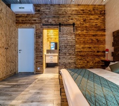 Номер с кроватью размера "king-size" в Loft Garden