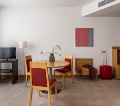 Номер Family с двуспальной кроватью и диваном в Novotel Санкт-Петербург Центр