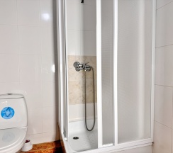 4х местный комфорт с видом на столовую и территорию отеля в Эргес