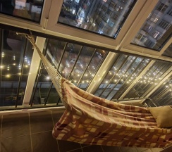 Четырёхместные апартаменты с красивым видом из окна в Квартира Next Loft
