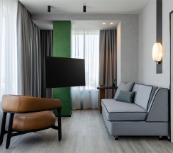 Номер полулюкс с 1 двуспальной кроватью и диваном в Hyatt Place Ekaterinburg