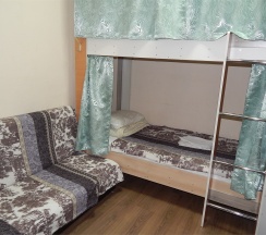 Улучшенный номер до 10 гостей с двухъярусными кроватями (Мужской)) в Dom hostel