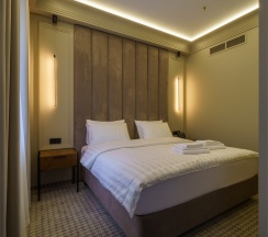 Люкс  с балконом в The Rison Hotel