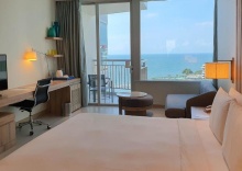 Двухместный номер Standard с видом на океан двуспальная кровать в Holiday Inn Pattaya, an IHG Hotel