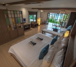 Двухместная вилла с видом на море двуспальная кровать в Andaman Cannacia Resort & Spa