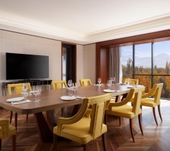 Двухместный люкс Presidential двуспальная кровать в Swissotel Wellness Resort Alatau Almaty