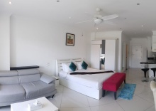 Студия с балконом в Vtsix Condo Service at View Talay Condo