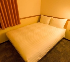 Двухместный номер Economy двуспальная кровать в Toyoko Inn Okinawa Naha Omoromachi Ekimae