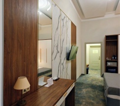 3 этаж I Четырехместный с  двуспальными кроватями в Марис