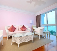 Двухместный номер Honeymoon с видом на море двуспальная кровать в Andaman Beach Suites Hotel