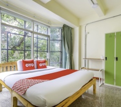 Двухместный номер Premium двуспальная кровать в OYO 928 Leaf Hostel