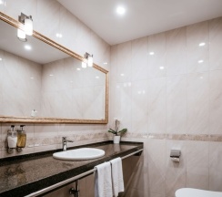 Номер Джуниор Сюит в Ring Premier Hotel