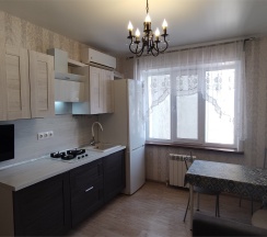 Апартаменты с кухней-столовой и джакузи в Уютный Дом