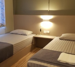 Двухместный номер Standard 2 отдельные кровати в Baan Chanasongkram - Hostel