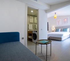 Полулюкс с балконом в Bomo Suites