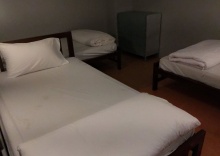 Кровать в общем номере в The Metallic Hostel