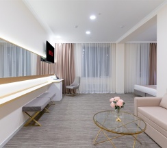 СУПЕРИОР ВЫСОКИЙ ЭТАЖ в Grand Yan Hotel