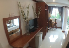 Двухместный номер Superior с балконом двуспальная кровать в Thira Residence Patong