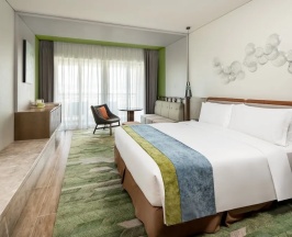 Двухместный номер Premium с видом на бассейн (двуспальная кровать) в Holiday Inn Resort Sanya Bay by IHG