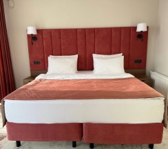 Двухместный люкс с балконом и с красивым видом из окна двуспальная кровать в Лучезарный