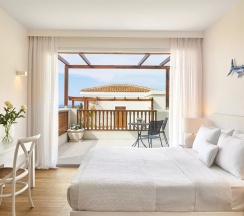 Люкс семейный Casa Marina Superior с видом на сад в Grecotel Marine Palace & Aqua Park
