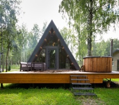 A-Frame № 6 (оснащение дома, стоимость купели и бани см. Подробнее) в Les holidays