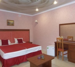 Комфорт с кроватью King Size и балконом в Кристина