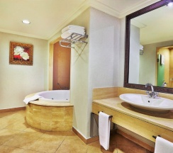 Люкс Deluxe с балконом и с красивым видом из окна в Rixos Almaty