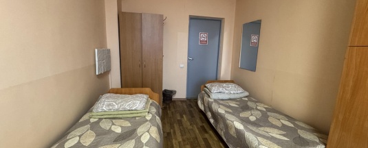 Кровать в 4-местном общем женском номере (с завтраком) в На набережной
