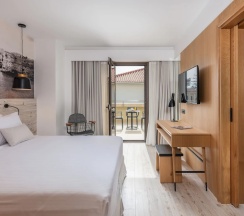 Двухместный полулюкс (двуспальная кровать) в Ibis Styles Heraklion Central