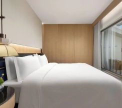 Люкс Пентхаус c 1 комнатой с балконом и с видом на океан в voco Sanya Dadonghai By IHG