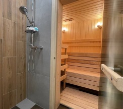 Комфортабельный Люкс с джакузи и сауной в Loft Boutique